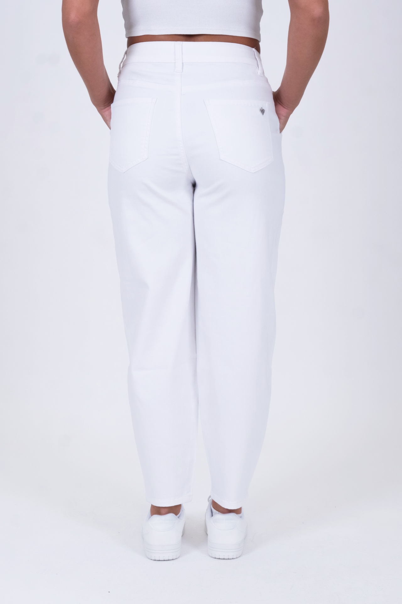 Ashley 30873X | Balloon Fit | Cropped | White Ashley 30873X | Balloon Fit | Cropped | White